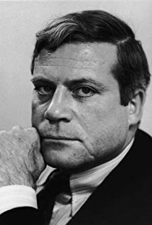 How tall is Oliver Reed?